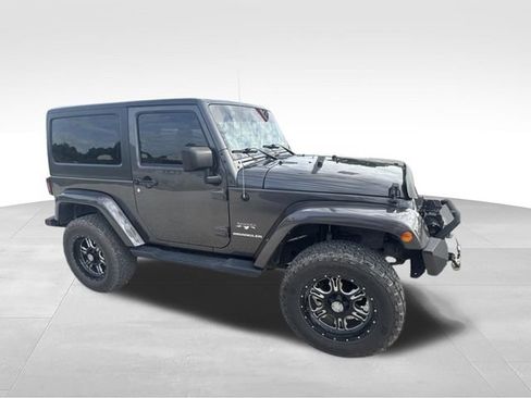 Used 2017 Jeep Wrangler Sahara w/ Connectivity Group AWD/4WD image 34