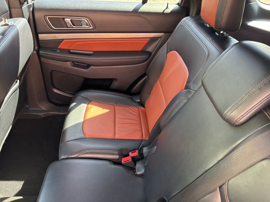 Used 2019 Ford Explorer XLT w/ Equipment Group 202A AWD/4WD image 20