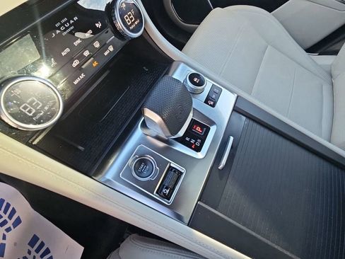 Used 2023 Jaguar F-PACE SVR image 16