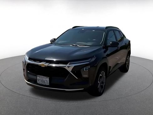 Used 2025 Chevrolet Trax LT w/ LT Convenience Package FWD image 5