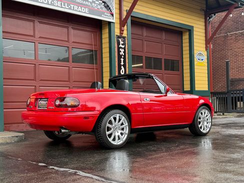 Used 1990 MAZDA MX-5 Miata RWD image 14