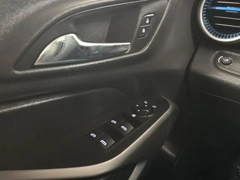 Used 2025 Chevrolet Trax LS FWD image 15