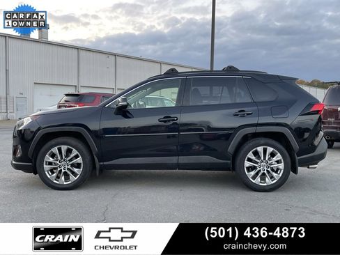 Used 2021 Toyota RAV4 XLE Premium image 4