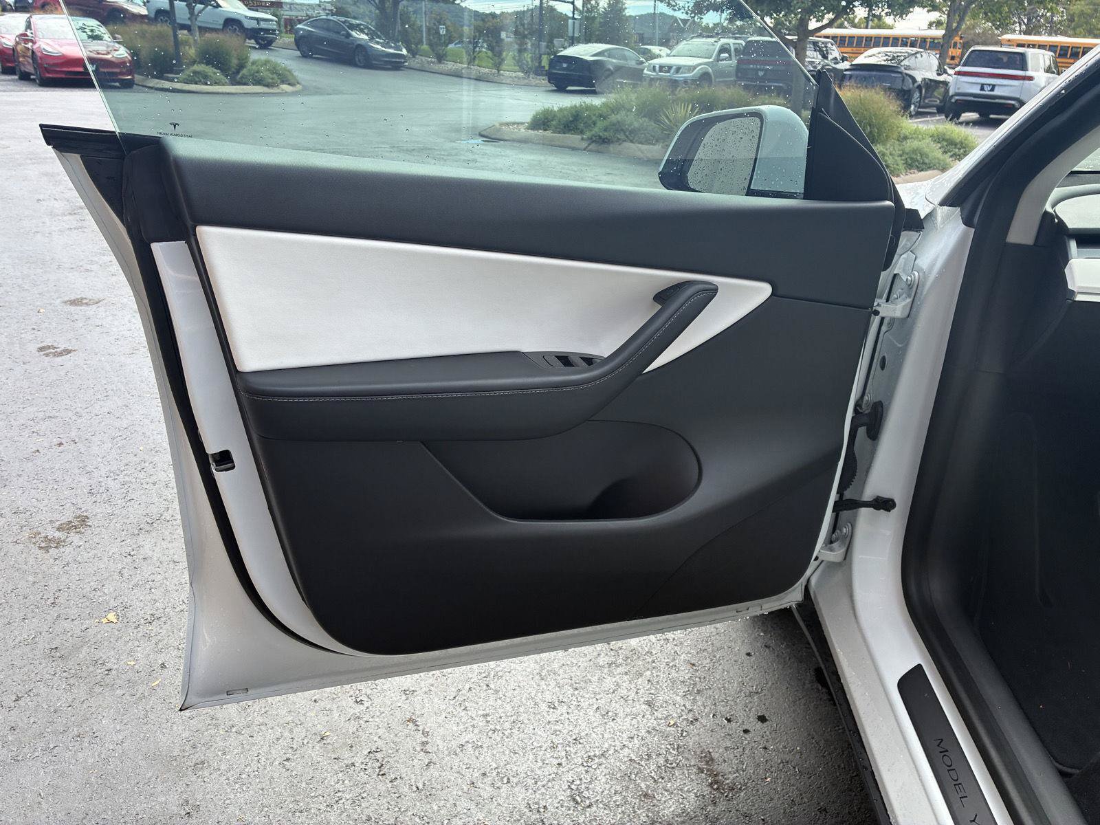 Used 2021 Tesla Model Y Long Range AWD/4WD image 17