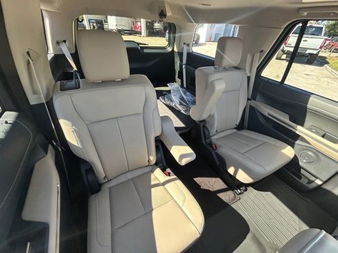 Used 2022 Ford Expedition XLT image 29