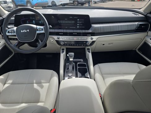 Used 2025 Kia Telluride EX image 13