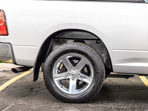 Used 2018 RAM 1500 Express AWD/4WD image 11