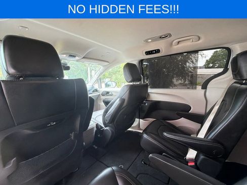 Used 2023 Chrysler Pacifica Touring-L FWD image 40