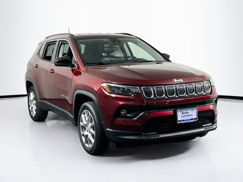 Used 2022 Jeep Compass Latitude AWD/4WD image 3