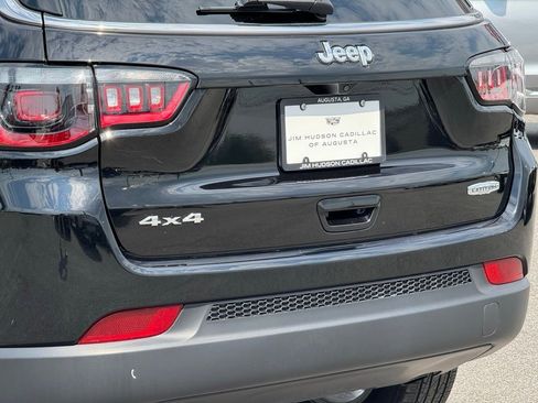 Used 2025 Jeep Compass Latitude AWD/4WD image 9