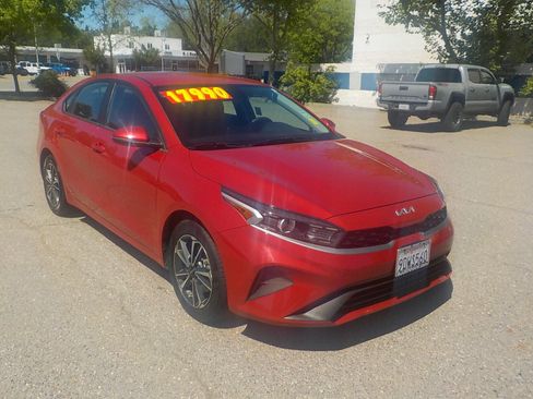 Used 2023 Kia Forte LXS w/ LXS Technology Package image 5