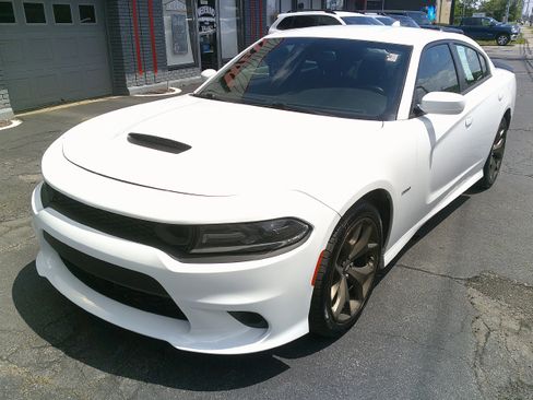 Used 2019 Dodge Charger R/T RWD image 16