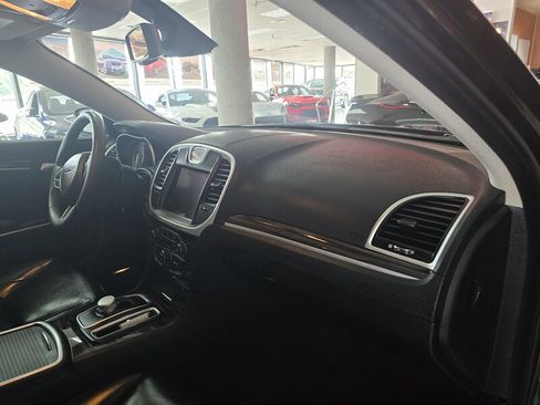 Used 2022 Chrysler 300 Touring L image 13