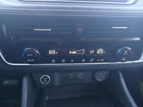 Used 2022 Nissan Rogue SV image 22