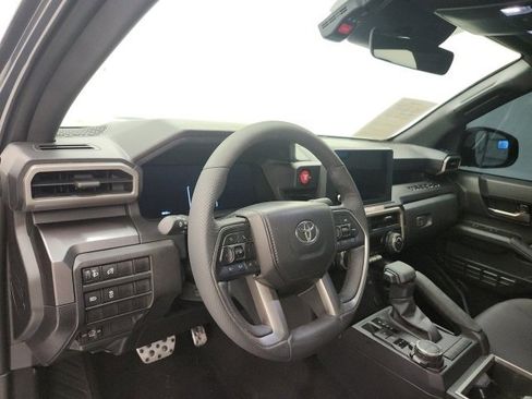 Used 2025 Toyota Tacoma TRD Sport image 12