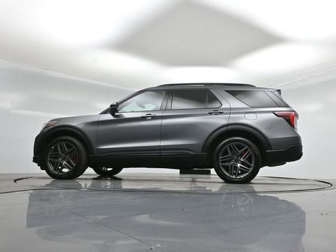 Used 2025 Ford Explorer ST-Line w/ ST-Line Street Pack image 54