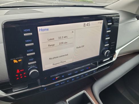 Used 2024 Toyota Sienna XLE image 12