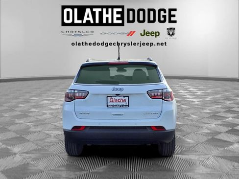 Used 2025 Jeep Compass Limited image 28