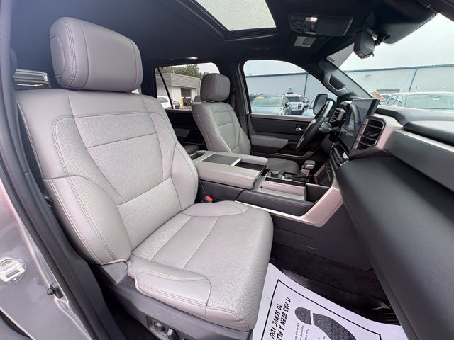 Used 2025 Toyota Sequoia Limited w/ Tow Technology Package AWD/4WD image 31