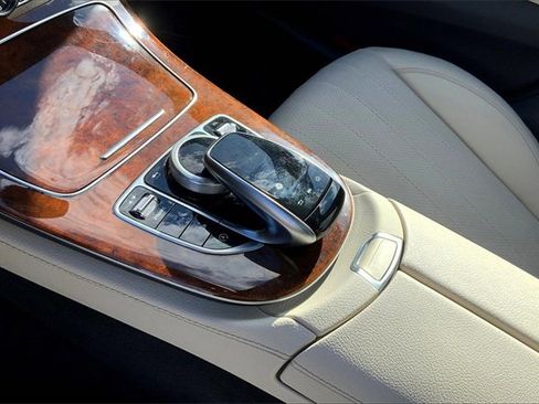 Used 2019 Mercedes-Benz E 300 4MATIC image 12