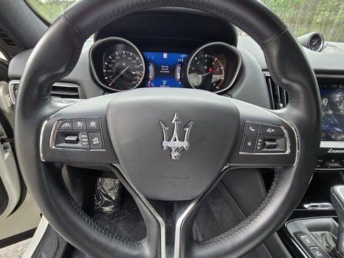 Used 2019 Maserati Levante image 26