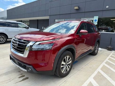 Used 2022 Nissan Pathfinder SL FWD image 2