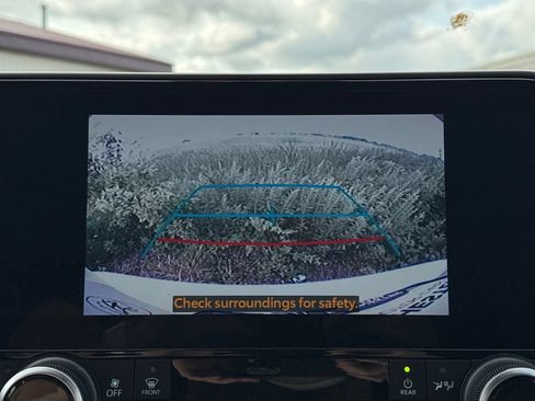 Used 2023 Toyota Highlander XLE AWD/4WD image 22