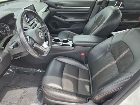 Used 2024 Nissan Altima 2.5 SR FWD image 17