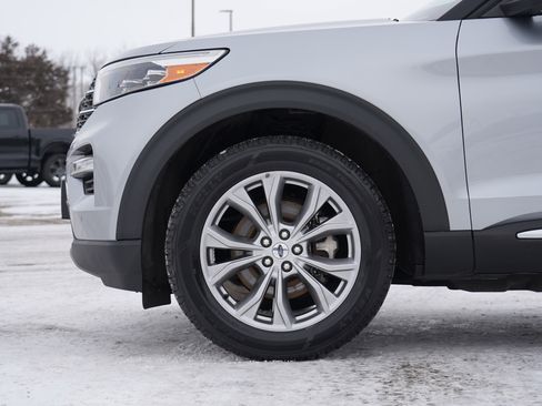 Used 2022 Ford Explorer XLT w/ Equipment Group 202A image 15