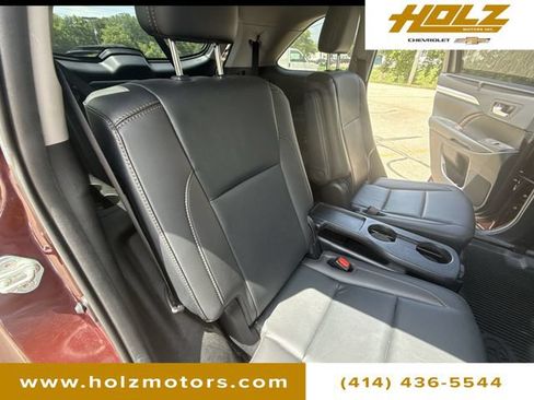 Used 2019 Toyota Highlander XLE AWD/4WD image 26