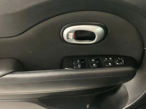 Used 2015 Kia Soul + FWD image 15