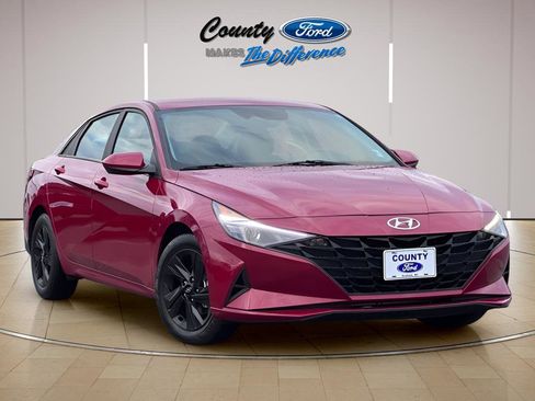 Used 2023 Hyundai Elantra SEL image 1
