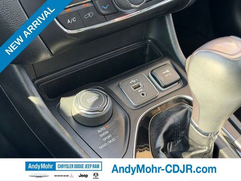Used 2019 Jeep Cherokee Limited AWD/4WD image 25