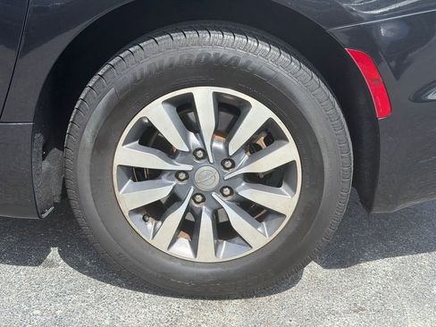 Used 2020 Chrysler Pacifica Touring-L Plus image 11