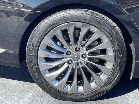 Used 2017 Genesis G90 3.3T Premium image 9