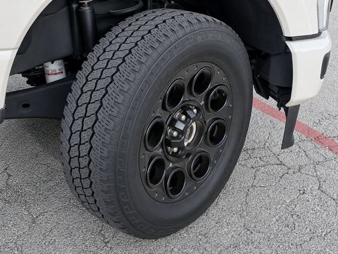 Used 2025 Ford F350 Lariat w/ Lariat Ultimate Package AWD/4WD image 15