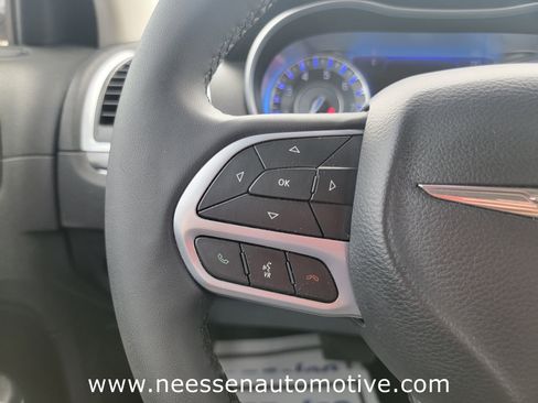 Used 2022 Chrysler 300 Touring L RWD image 19