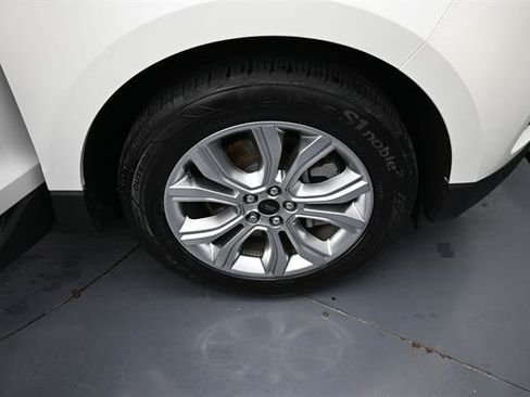 Certified 2024 Ford Edge Titanium AWD/4WD image 21