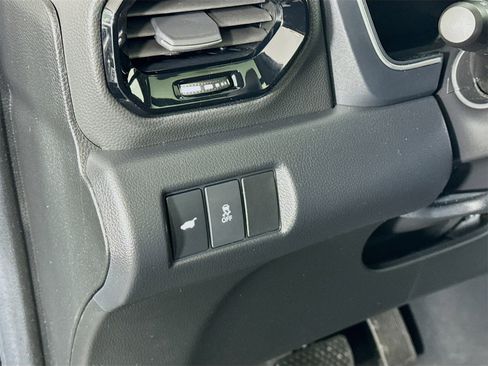 Used 2025 Honda Pilot Touring image 8