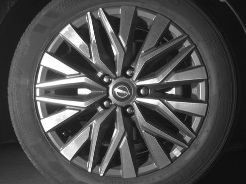 Used 2025 Nissan Altima 2.5 SV FWD image 13