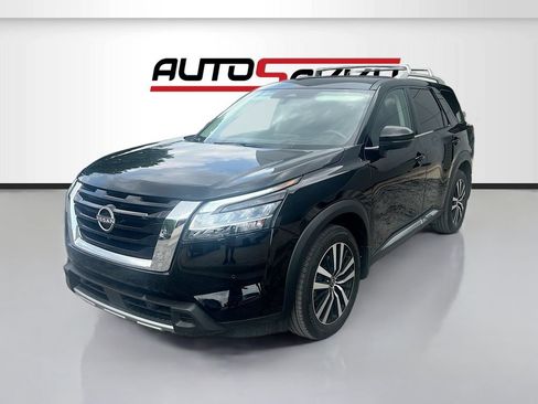 Used 2023 Nissan Pathfinder Platinum w/ Cargo Package AWD/4WD image 3