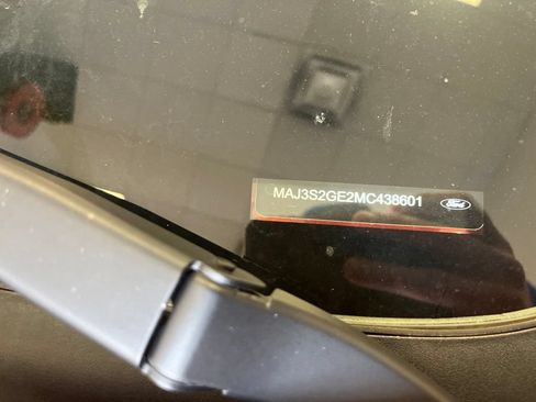 Used 2021 Ford EcoSport SE w/ SE Convenience Package FWD image 3