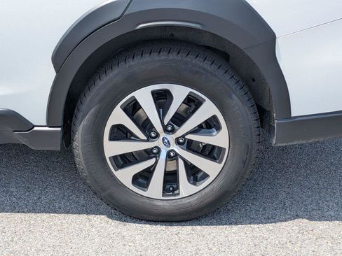 Certified 2024 Subaru Outback Premium AWD/4WD image 9