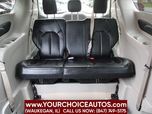 Used 2018 Chrysler Pacifica Touring-L image 29
