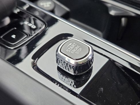 Used 2023 Volvo XC60 B5 Core w/ Climate Package image 31