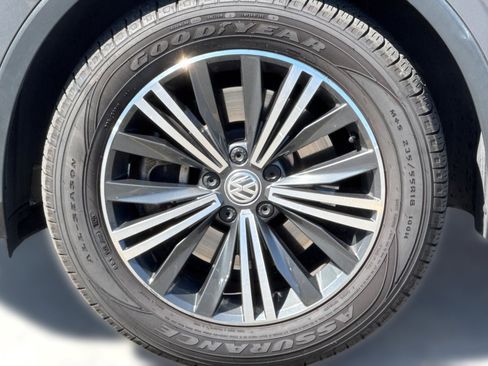 Used 2018 Volkswagen Tiguan SEL FWD image 11