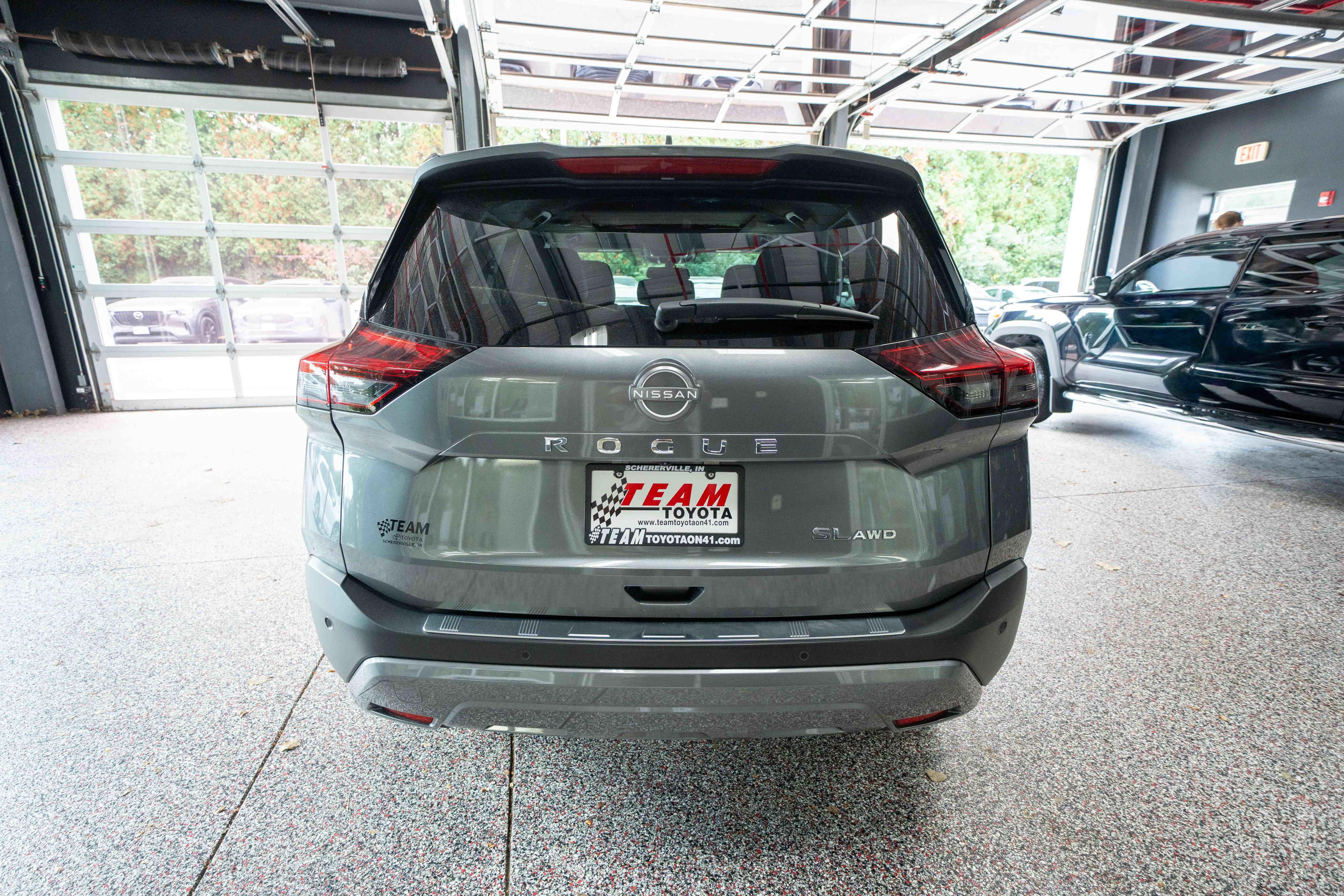 Used 2023 Nissan Rogue SL w/ SL Premium Package AWD/4WD image 3