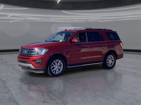 Used 2021 Ford Expedition XLT image 3