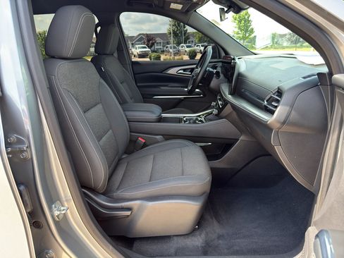 Used 2025 Chevrolet Traverse LT AWD/4WD image 39
