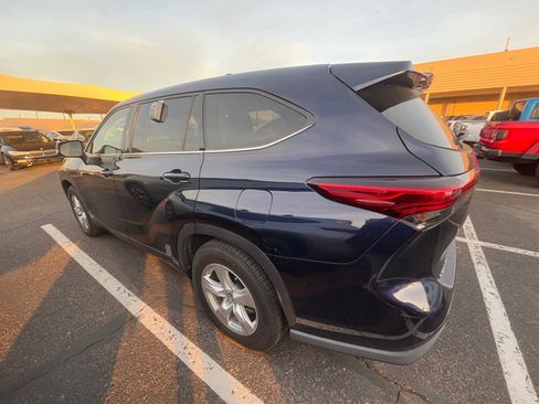 Used 2020 Toyota Highlander LE image 3